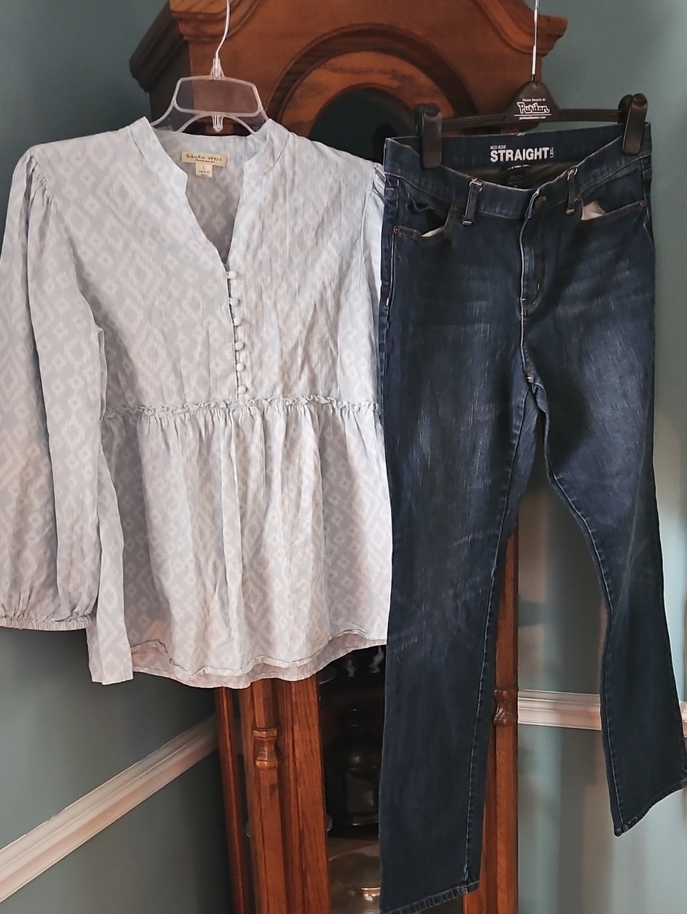 Blue/White  Peasant Blouse Studio West & New York & Co Jeans